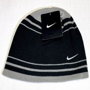 Nike Youth Size Beanie Winter Hat Acrylic 442441 Black/Light Gray New NWT